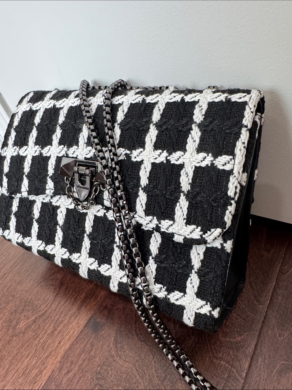 NEW Black & White Tweed & Gunmetal Chain Strap Purse Handbag Crossbody - Picture 6 of 8